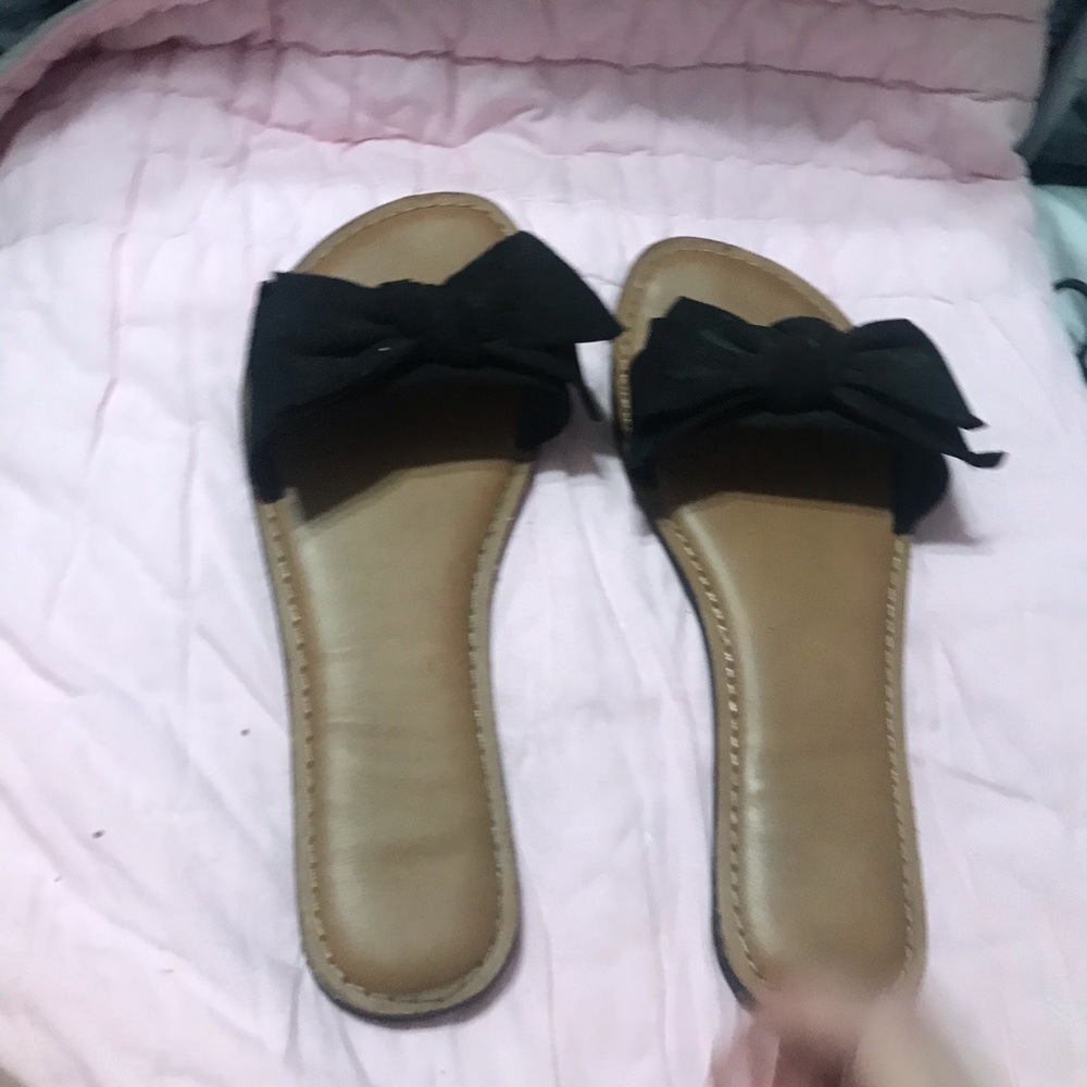 Off brand bow sandles